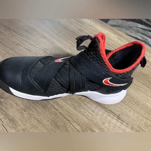 Nike LeBron Soldier XII Shoes - Picture 3 of 7